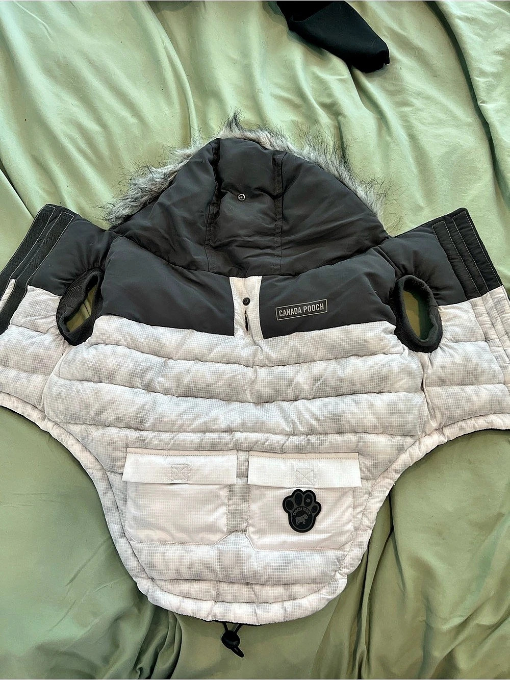 Canada Pooch Eco True North Dog Parka White & Black Size 18